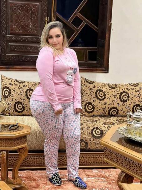 نجمة الرقص المغربية فاطمة طراكس و مؤخرتها الكبير في صور مثيرة